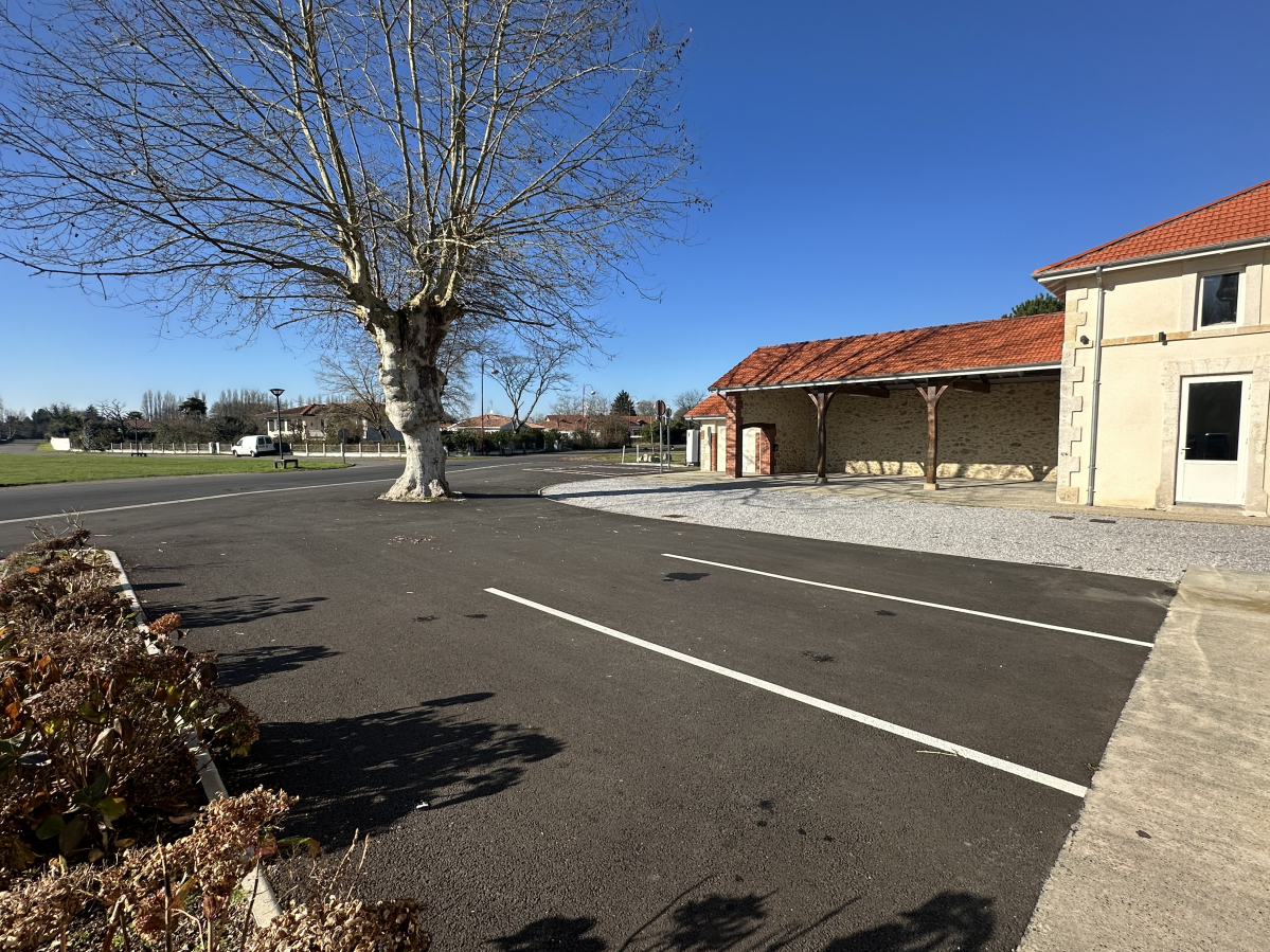 parking mairie.jpg